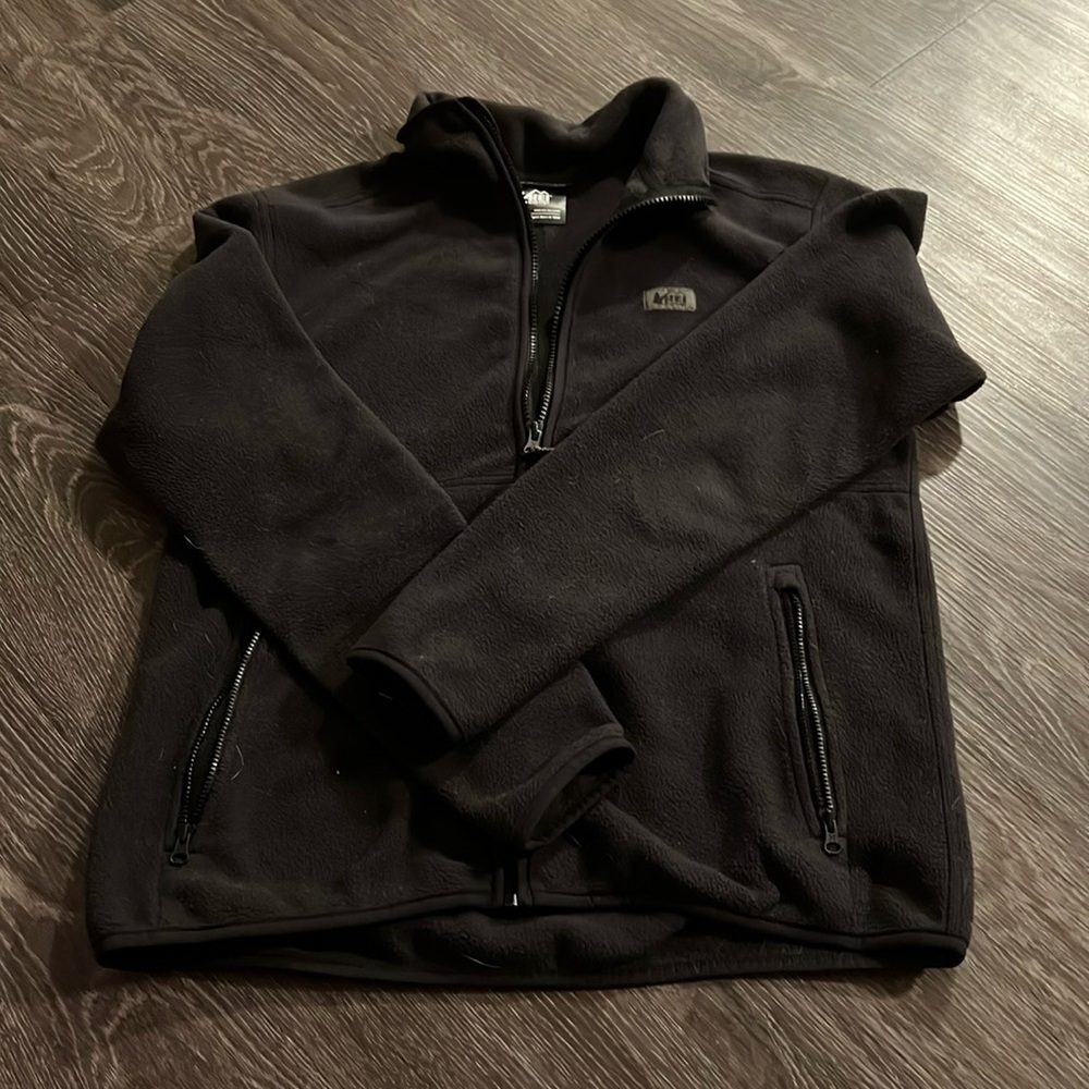 REÍ Co-Op Women’s Zip Up sweater